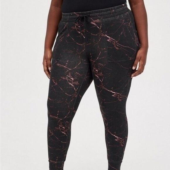 Torrid Everyday Fleece Mid Rise Classic Fit Jogger Jogging Pants 3 or 22/24 3X - Picture 1 of 5